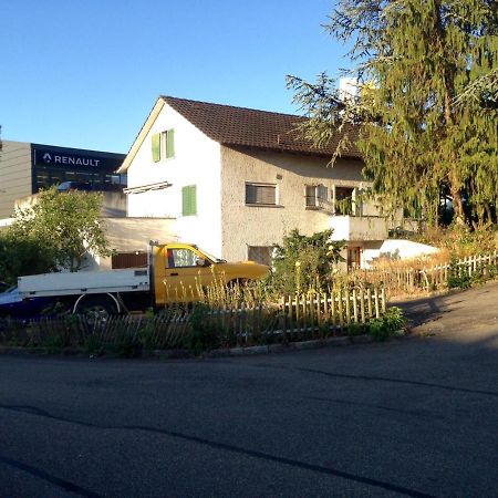 Baselhostel Fullinsdorf Екстер'єр фото