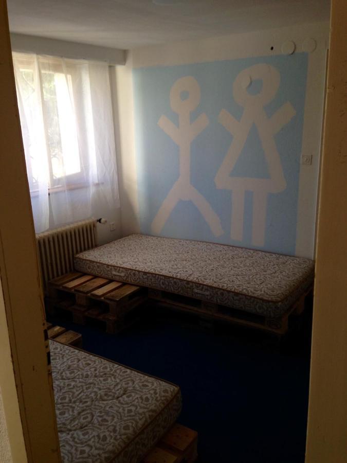 Baselhostel Fullinsdorf Екстер'єр фото