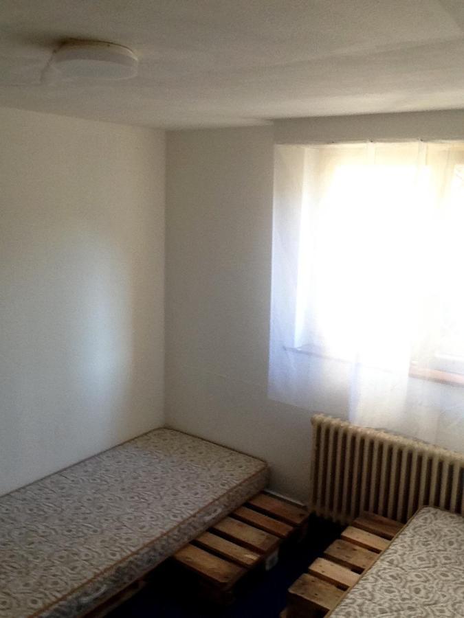 Baselhostel Fullinsdorf Екстер'єр фото
